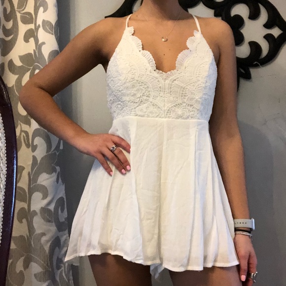 WHITE LACE ROMPER - Picture 2 of 3